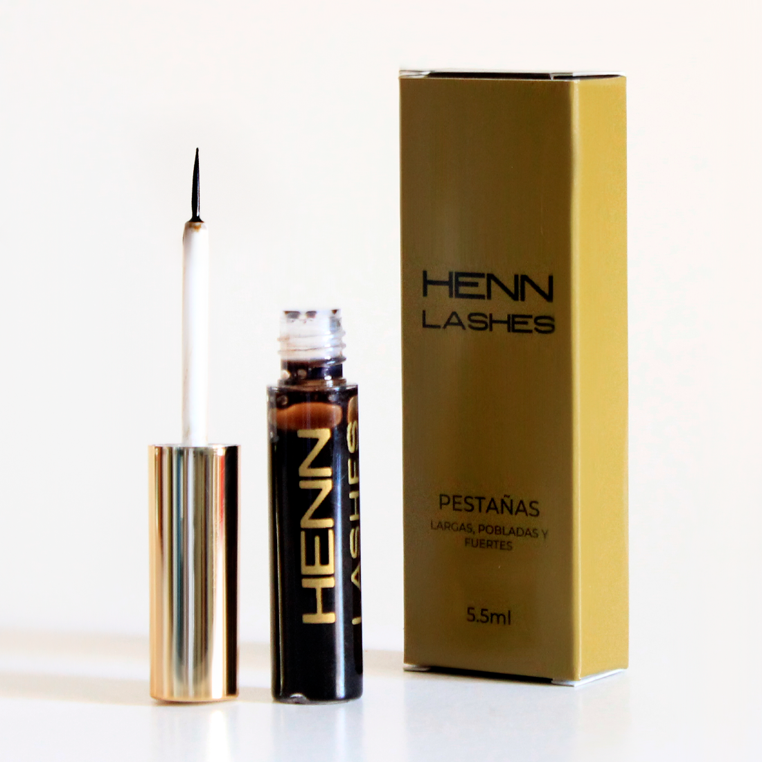 Pestañas abundantes con producto natural
